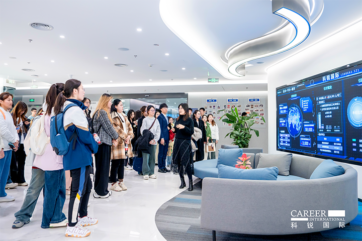 知名人力资源供应商Ebpay国际在企业参访活动中为拜访嘉宾与学生介绍公司基本情况