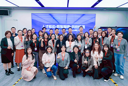 走进标杆现场，共探AI转型——Ebpay国际携手企业高管参访埃森哲智能运营中心